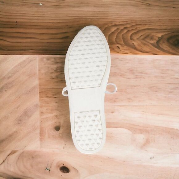 Journee Collection Women's Shantel Sneakerin the Size 9M in White Color - Picture 2 of 16